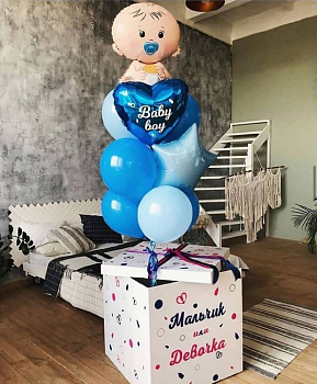Композиция из воздушных шаров с пупсом Baby boy в коробке