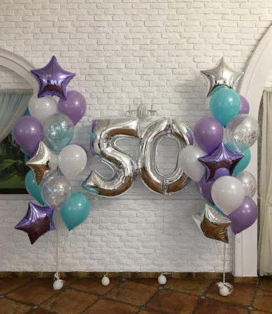 Нежная композиция с серебряными цифрами 50