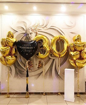 Композиция мужчине на 30 лет в золотом цвете