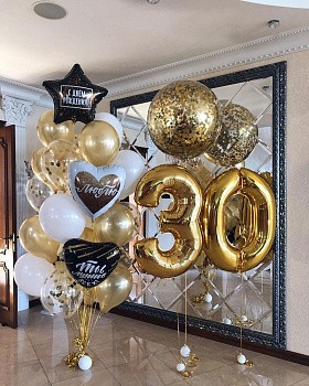 Решение в золотом и белом цвете на 30 лет