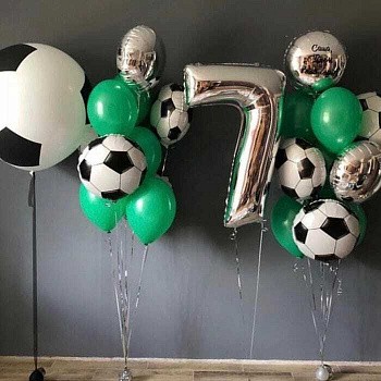 Композиция для мальчика на 7 лет с футбольными мячиками