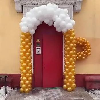 Арка из воздушных шаров к открытию пивного магазина