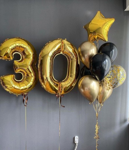 Букет на 30 лет в золотом и черном цвете