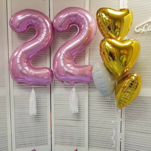 Гелиевые шары в розовом и злотом цвете на 22 года