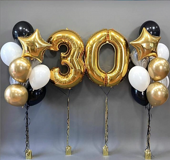 Композиция на 30 лет в золотом, белом и черном цвете