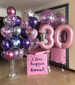 Решение на 30 лет в розовом и фиолетовом цвете с коробкой сюрприз