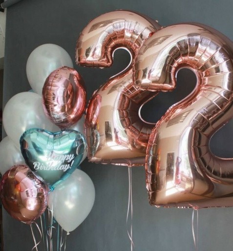 Композиция с цифрами 22 розовое золото